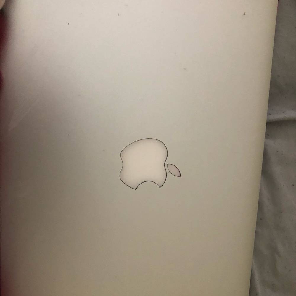 New MacBook Air will come with charger